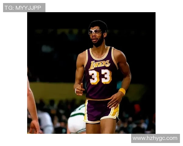 天勾贾巴尔与尤因的传奇对决：篮球历史上的巅峰时刻解析